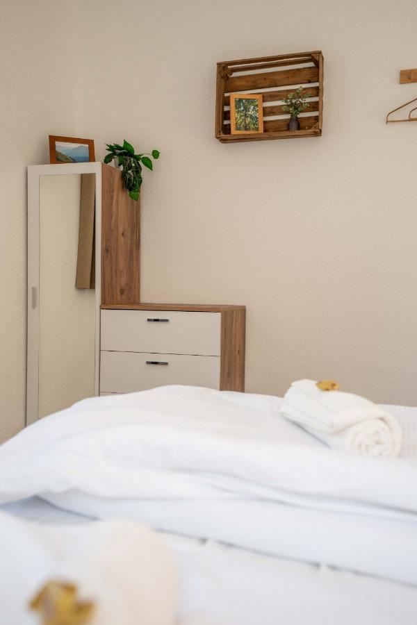 Moderne Wohnung Mit Parkplatz Ostermundigen Esterno foto